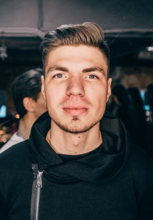 Олег Макаров